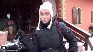 يتم تصوير Babe Kathia Nobili على الثلج
