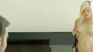 شقراء مع غرامة الوردي كس اللعنة