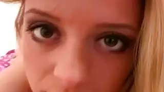 فاتنة شقراء مذهلة يدعى Denice استمناء على كاميرا ويب