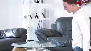 يستمر الكسيس Fawx لركوب المشابك الديك
