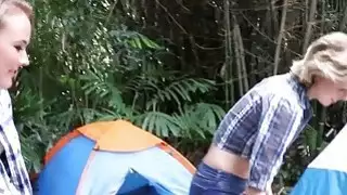 هوتي قرنية أليسا كول وهالي ريد ضجيجا بعيدا