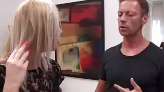 Slutty شقراء فاتنة هو الإسكات على العديد من قضيبك ق في نفس الوقت