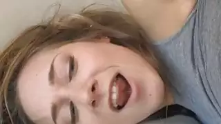 تغطي وجه Cassidys مع حمولة كريس من نائب الرئيس