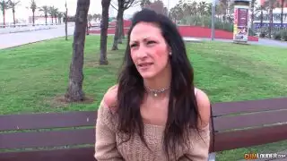 تحصل على الحصول على جبهة مورو سمراء الأوروبية مثير في الحديقة