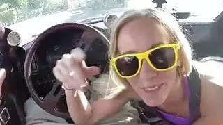 هواة صغيرتي تبيع سيارتها وجمل