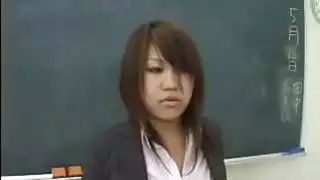 فتاة يابانية مفلس في الفصل