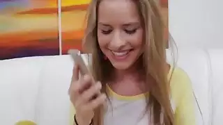 صغيرتي شقراء في سن المراهقة تمتص ديك كبيرة كإنتقام لصديقها السابق