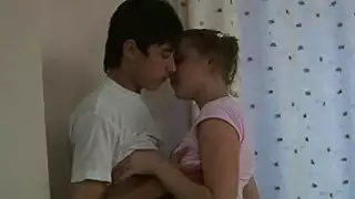 الجمال يحصل شق شققتها بعمق من عشيق