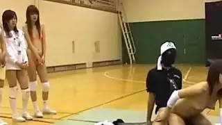 يرضي 2 الدجاج مع ألعاب جنسية قوية