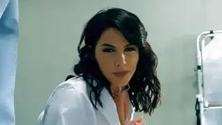 صاحب الديك كبير جدا لزوجته لكنه مثالي لممرضته