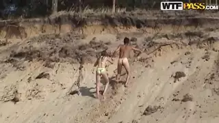 غي بانجس له girlfried الساخنة على ما يرام في الخارج