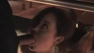 عقوبة الهرة لجندي عاهرة جذابة