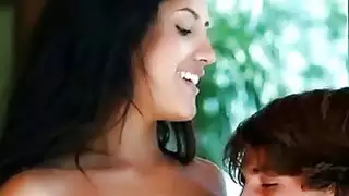 امرأة سمراء ساخنة جدا مع الحمار حلوة شركة مستديرة