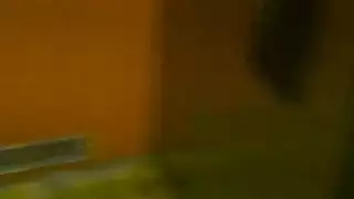 صغيرتي لاتينا في اللباس الأبيض ضجيجا