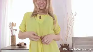 مبتسم بلوندي أوليفيا غريس حار جدا