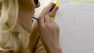 ديك ضخمة من الصعب يحصل على كاديس ضيق الكراك في سن المراهقة على سريرها