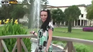 فاتنة حليبي الجلد يحاول سلامي الظلام ويحب ذلك