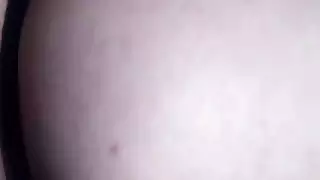 القيادة في سن المراهقة والداعر في المقعد الخلفي