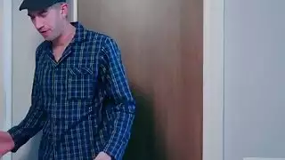 هو مارس الجنس الحلو سيئة في سن المراهقة على غرفة نومها