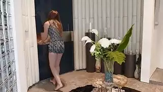 يشارك stepmom قرنية نينا الديك ضخمة مع Lexi