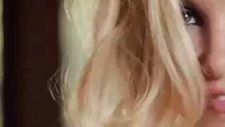 مثير شقراء فاتنة عاليه الحب الاصبع الداعر لها كس الحلو
