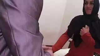 فاتنة الساخنة العربية تمتص واللعنة ضخمة ديك الثابت