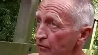 سخيف الأم القديمة أول مرة بول هو الحصول على قليلا وينفق