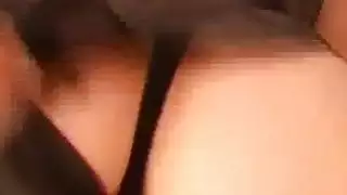 تمتص الطفل