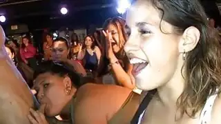 فاتنة الحلو هي عشيق مرضعة مع المص