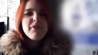 التقطت الفتاة التشيكية وقصفت للحصول على جزء كبير من المال