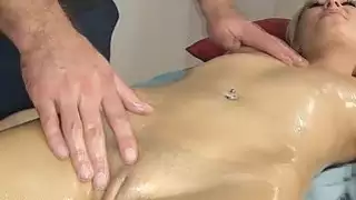 Stacie Andrews مص ولعق الديك ضخمة