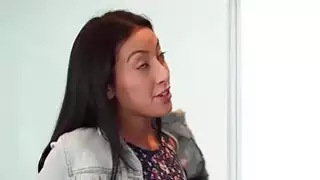 Beanca Breeze الساخنة ناضجة مع الثلاثي في ​​سن المراهقة