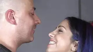جوليا يريد أن يعاقب مع نوع شقي من العقوبة