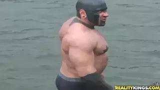 التحديق في ما يفعله الناس العاديين للحصول على المال
