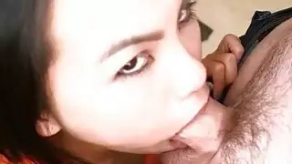 فاتنة الثدي هو ركوب على مقبض سميك بمهارة