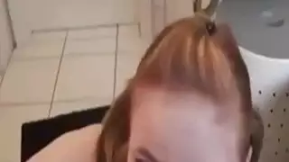 Anal mit mit Rotschopf im Badezimmer