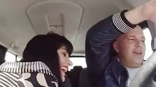 قصفت في سن المراهقة بيلا بيريتا و facialed من قبل المتأنق غريب