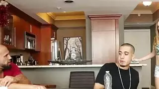 سيدني كول وجود ديك لحمي داخل بوسها