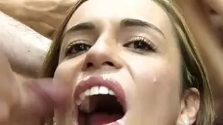 PUTA LOCURA سيلفانا في الأميرة Bukkake