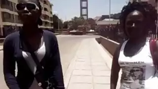 الأفريقية الكلبات مثليه ويني وبولين لديها متعة مذهلة في الحمام