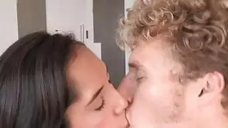 تمت مشاركة BF مع Big tits MILF Ariella Ferrera مع Chloe Amour