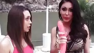مفلس جبهة مورو يجد جليسة في سن المراهقة سرقة ألعابها الجنسية