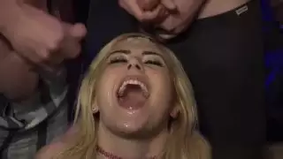 رائعتين صغيرتي هوتي يحصل على انفجار