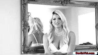 وقحة شقراء صدمت من قبل 4 ديكس سوداء