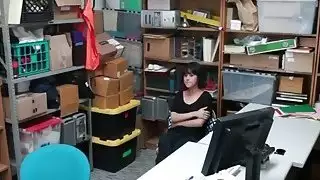 يحصل معاقبة سمراء رائعة بينيلوب ريد على سرقة من قبل سخيف