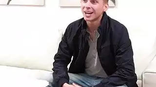 يظهر هواة الرجل الديك في وكيل الإناث