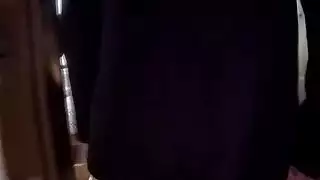 صديقته العربية تأخذ schlong كبيرة من الخلف