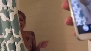 قرنية هولي هندريكس يحب الديك الثابت داخل بوسها العصير