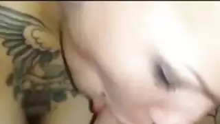 Inked مفلس Babe cocksucking