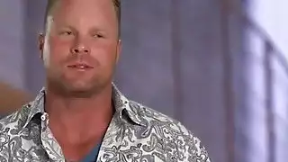 العهرة الساخنة سخيف داخل السيارة أثناء مشاهدة فيلم
